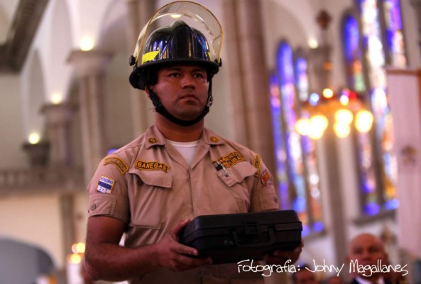 Bomberos rinden honor a la Virgen de Suyapa