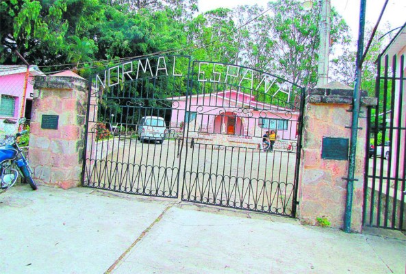 Honduras: La Escuela Normal Villa Ahumada le dice adiós al pueblo danlidense