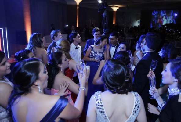 Festividad amena vivieron graduados del Liceo Franco Hondureño