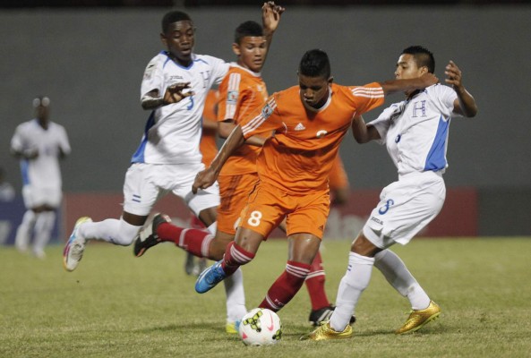 Honduras saca empate ante Cuba