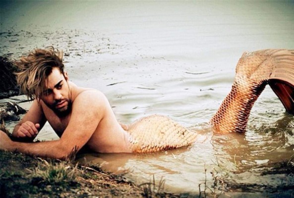 Joven se gasta 1,000 euros para convertirse en sireno