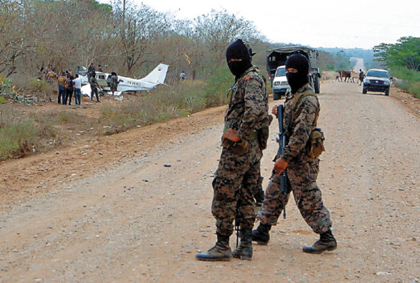 Contra árboles se estrelló narcoavioneta en el norte de Honduras