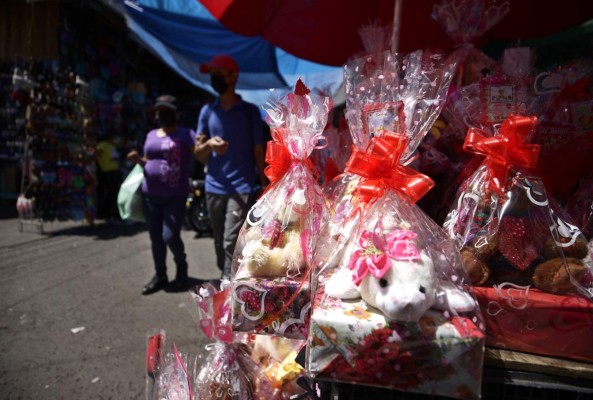 Llaman a celebrar San Valentín con responsabilidad ante el covid