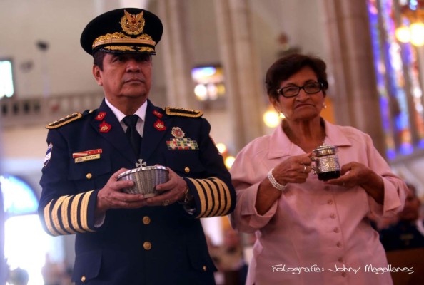 Bomberos rinden honor a la Virgen de Suyapa