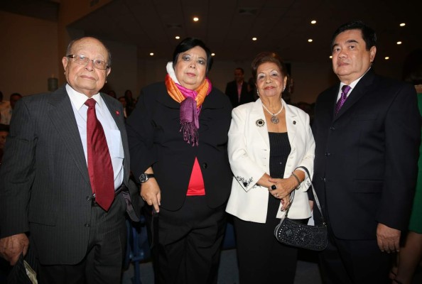 Premian a hondureños distinguidos