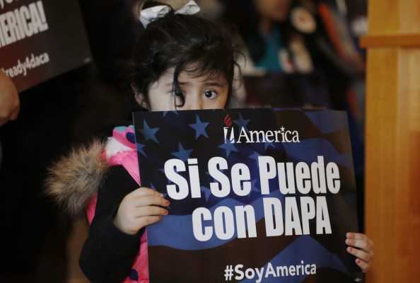 Juez de Texas paraliza las medidas migratorias de Obama