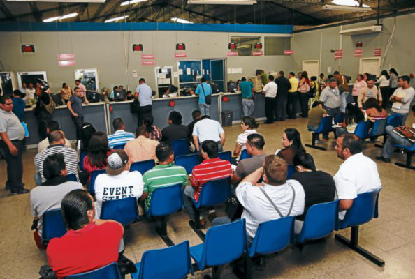 Recaudaciones reportan desfase de 956 millones