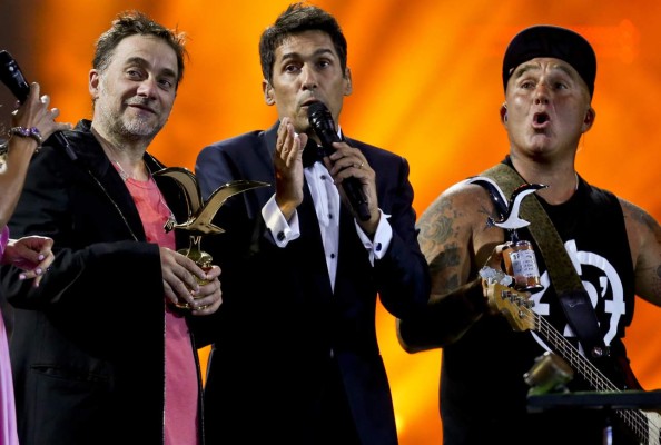 Los Fabulosos Cadillacs ganan gaviota de plata y oro en el Festival Viña del Mar 2017