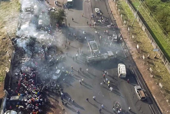 Las dolorosas escenas tras la explosión que ya suma 98 muertos en Sierra Leona