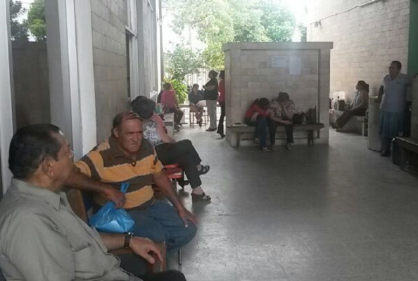 Empleados del Ihnfa vuelven a asambleas informativas
