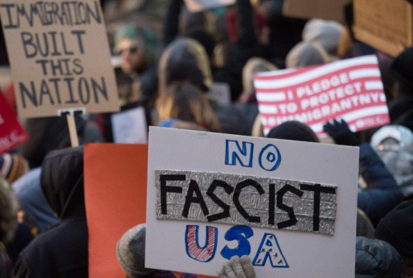 Decreto contra inmigrantes musulmanes perturba el aeropuerto JFK de Nueva York &nbsp;&nbsp;