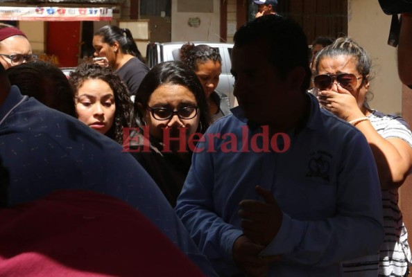 Doloroso momento cuando familiares reclamaron cuerpo del niño soterrado en Los Llanos