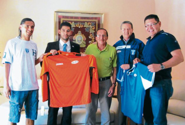 Embajada de Honduras en España realiza donativo