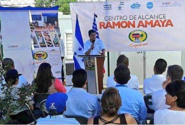 Presidente de Honduras inaugura Centro de Alcance en la capital