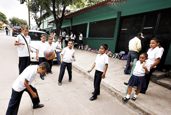 Honduras: Secretaría de Educación tramita primeros 50 despidos a maestros faltistas