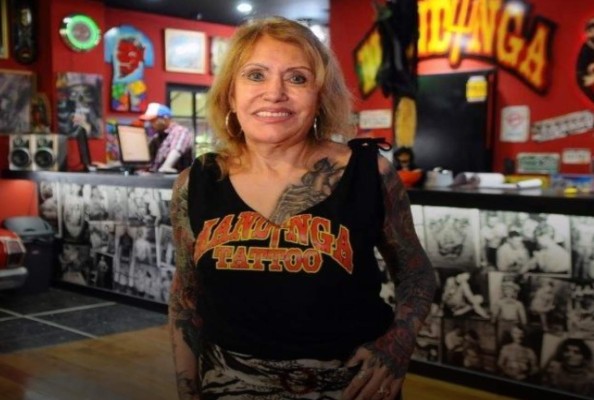 FOTOS: Susana Aspiunza, la anciana que tiene casi todo su cuerpo tatuado
