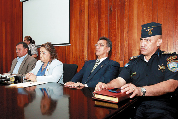 13 mil policías a declarar bienes ante el TSC