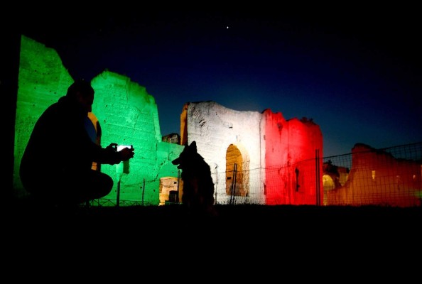 Italia ya no es el país con más muertos por coronavirus, pero sigue lucha (FOTOS)