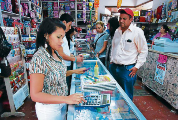 Padres de familia de Danlí se quejan por altos costos de útiles escolares