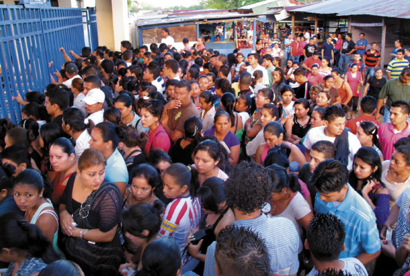 La navidad genera 20,000 empleos temporales