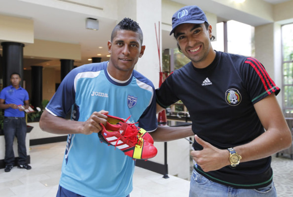 El espía mexicano que cumplió su sueño de conocer a Carlo Costly