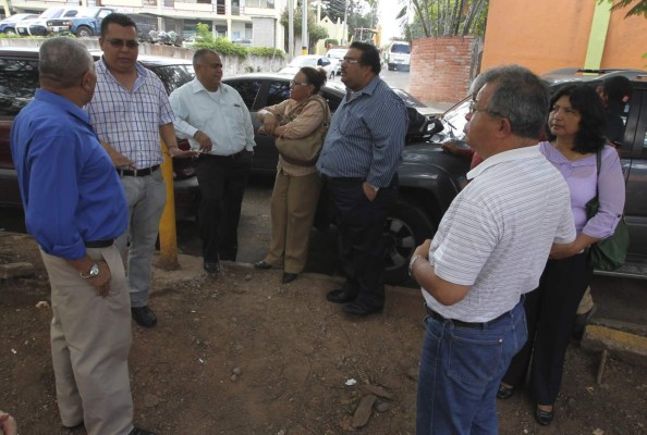 Entre lágrimas y preocupaciones se despiden empleados de Diario Tiempo