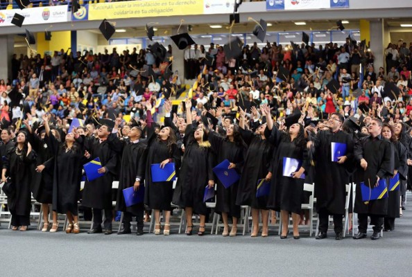 Fotogalería: Toda la algarabía y felicidad de los nuevos profesionales de la UNAH