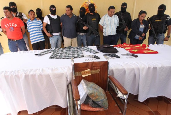 Video muestra a sujetos que usaron silla de ruedas para asaltar banco