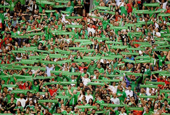 Mexicanos cantan 'Cielito lindo' en el Azteca motivados por su ira contra Trump&nbsp;&nbsp;