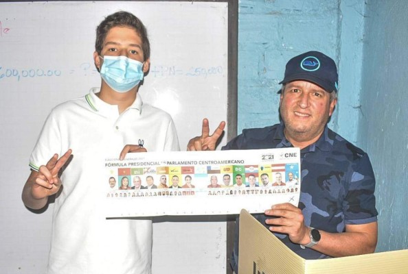 Así votó Juan Orlando y otras personalidades políticas en el transcurso de las elecciones