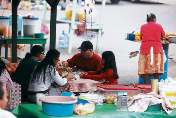 Aldea de Suyapa revive ambiente religioso y comercial