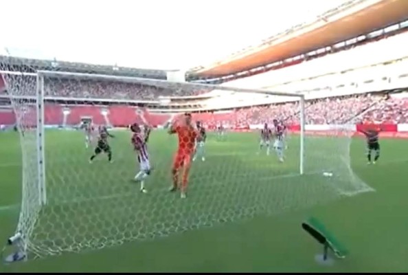 VIDEO: El ridículo autogol del futbol brasileño