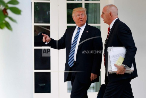 Juez decide a favor de 4 mexicanos que demandaron a Trump