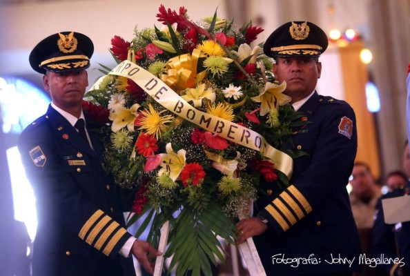 Bomberos rinden honor a la Virgen de Suyapa