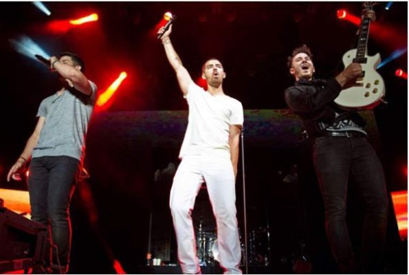 Jonas Brothers reactivan su cuenta de Instagram y sus fans aclaman su regreso