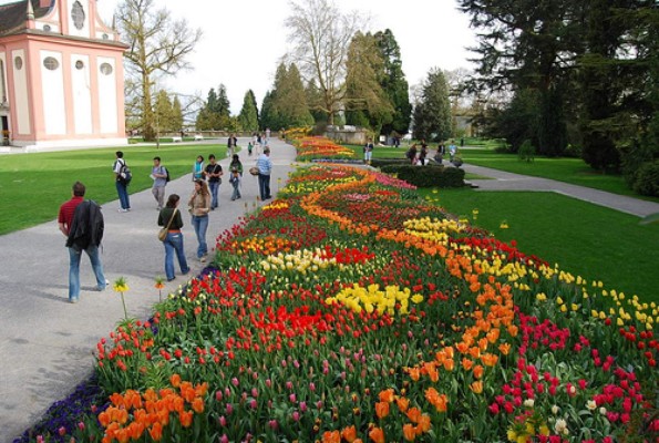 ¿Cómo viven en el país más feliz del mundo?