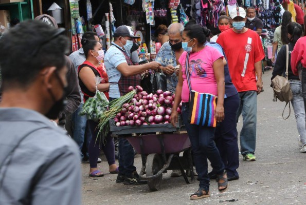 Alcaldía retira más de 150 anexos de puestos instalados sin permiso