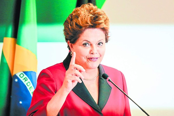 Escándalo de Petrobras afecta a Dilma Rousseff