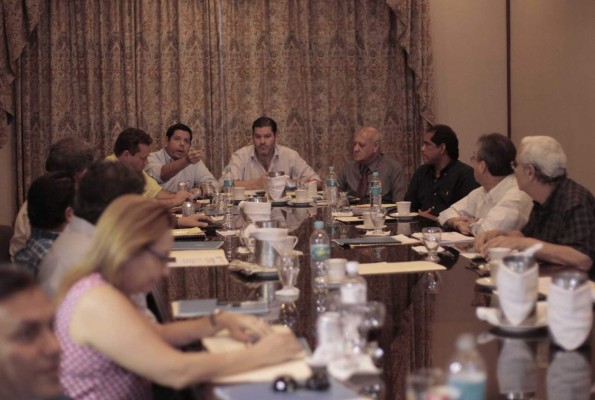 Julio Gutiérrez se fue de la asamblea