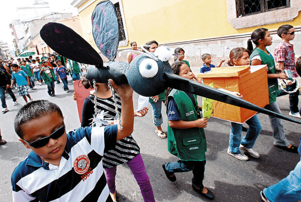 Niños piden espacios libres de dengue
