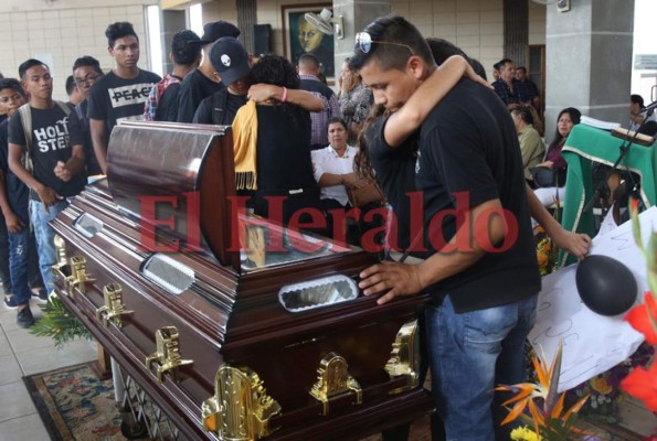FOTOS: Dramática despedida al profesor Mario Morazán, asesinado en el Instituto Técnico Honduras