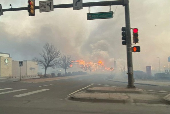 Apocalípticas imágenes deja incendio en Colorado a solo horas de concluir el 2021