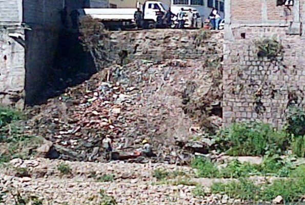 Hallan cadáver a pocos metros del río Choluteca