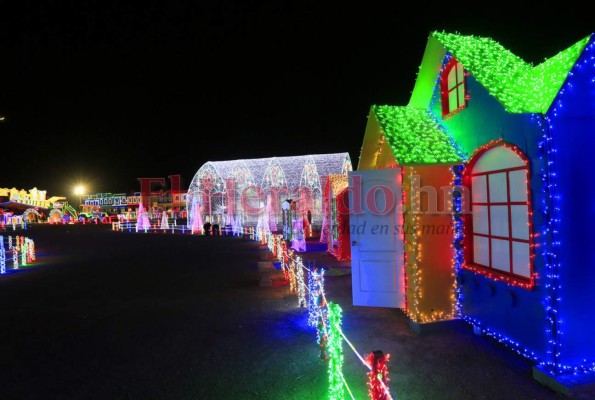 FOTOS: Luces, color y alegría en la Villa Navideña de Tegucigalpa