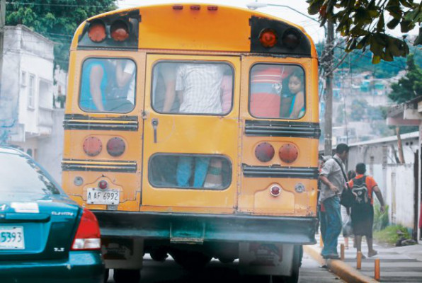 Cada usuario pierde cinco horas diarias en el transporte