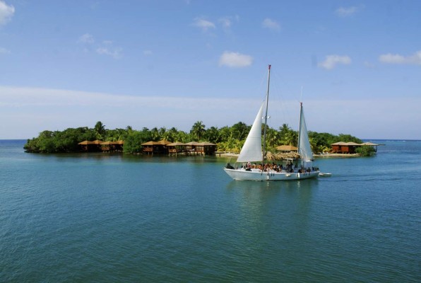 Encantos del caribe reunidos en un solo lugar: Roatán