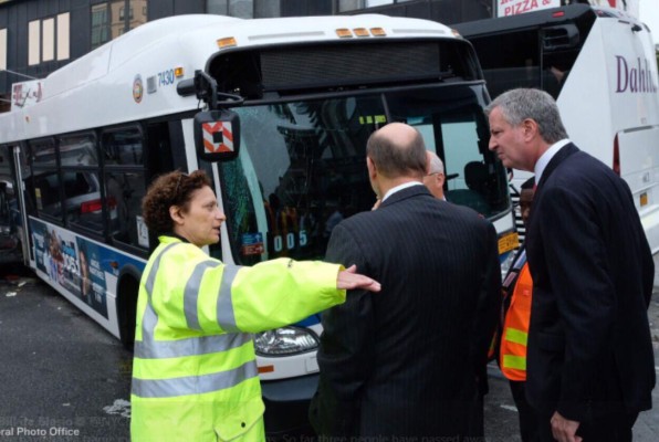 Tres muertos y varios heridos en choque en Nueva York