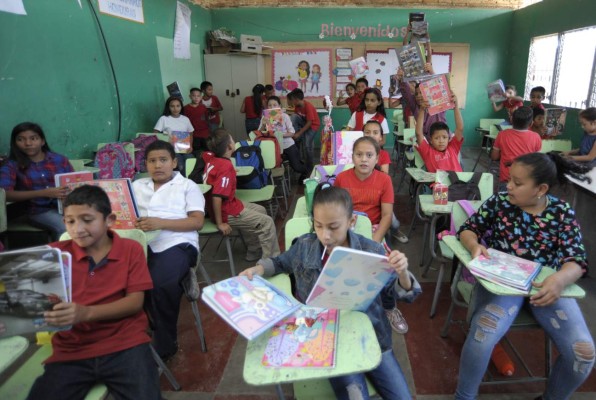 Maratón del saber lleva alegría a la aldea La Cañada de la capital de Honduras