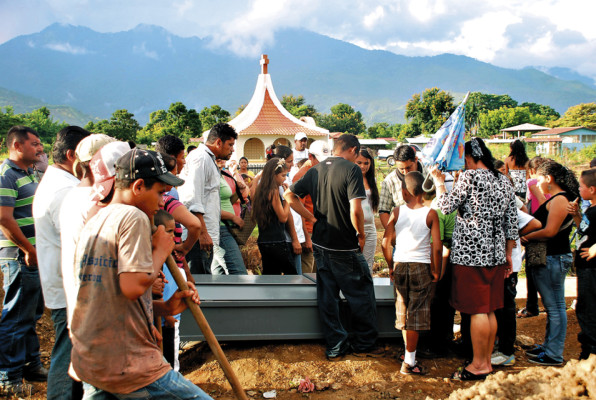 En pick-up rojo huyeron autores de matanza en Catacamas