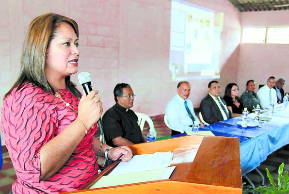 Psicóloga asume como directora de la PNFAS